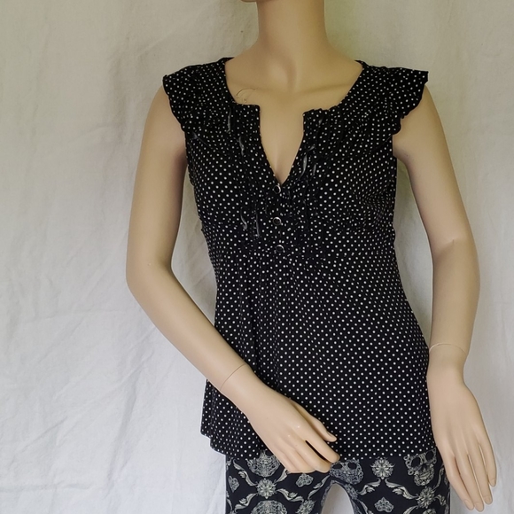 💀4 for $20- Black and White Polka Dot Top - Picture 1 of 12